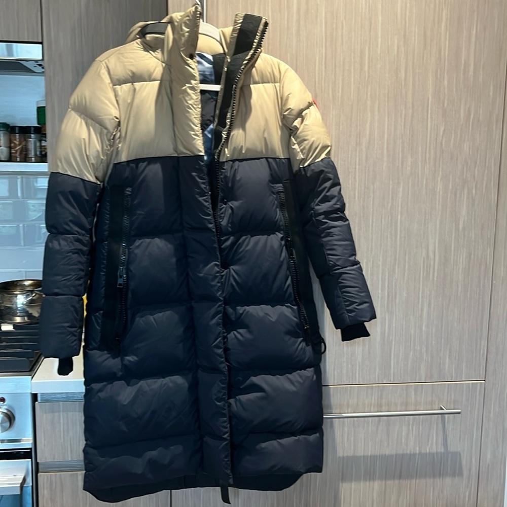 NWT Canada Goose Byward Parka Regeneration